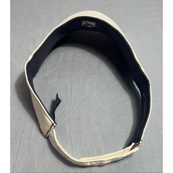 Nike Golf Visor Adult White Black Nike Swoosh Hook and Loop Adjustable - Picture 5 of 8